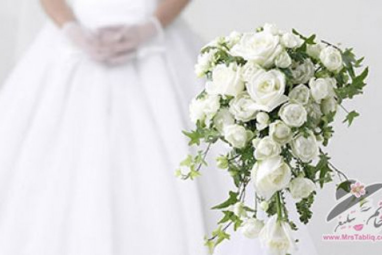پكيج دسته گل عروس و گل آرايي ماشين عروس ٣٠٠ هزار تومان(براي مدت محدود)